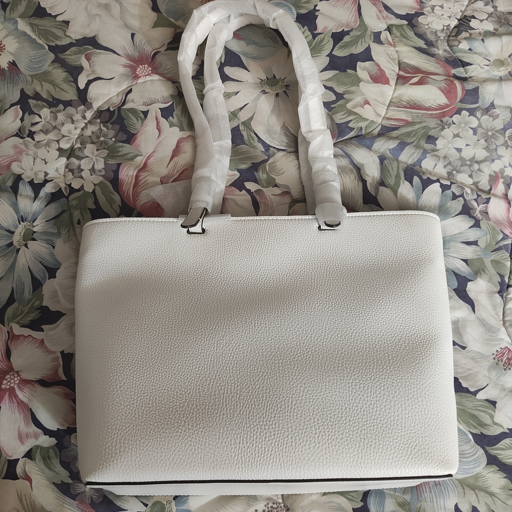 Michael Kors White Tote Bag - Picture 3 of 9